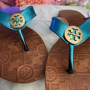 Tory Burch Thora turquoise metallic flip flops 8